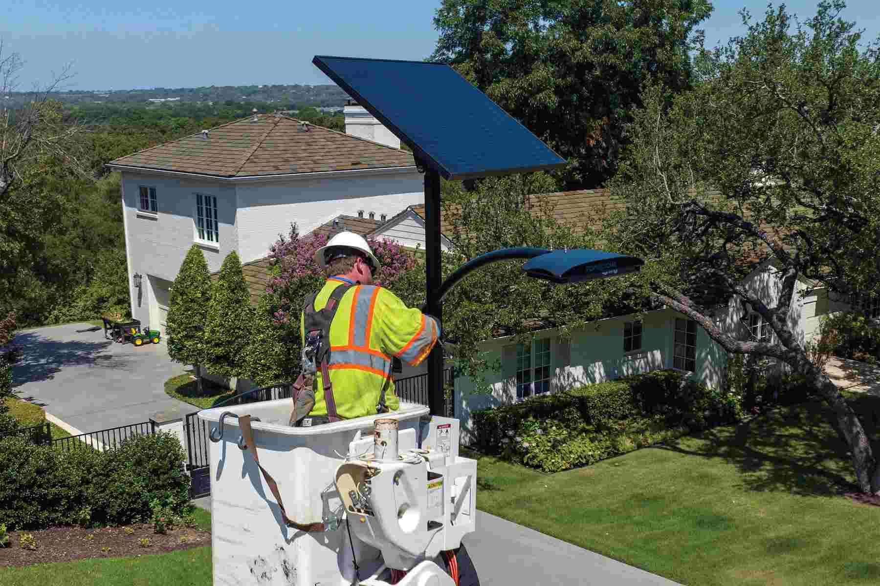 TTechnician installing a Fonroche solar streetlight in an Alabama residential neighborhood, showcasing grid-free, low-maintenance lighting solutions