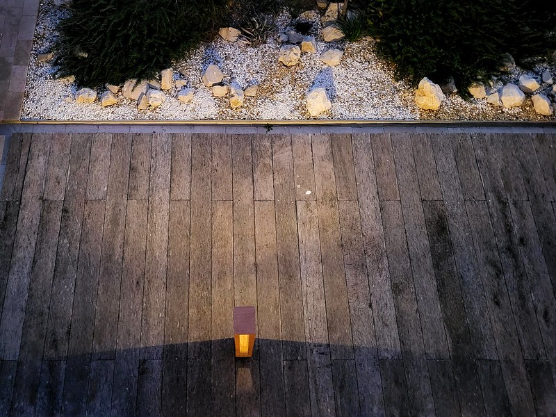 High-performance solar lights for commercial parking lots, providing sustainable lighting solutions.