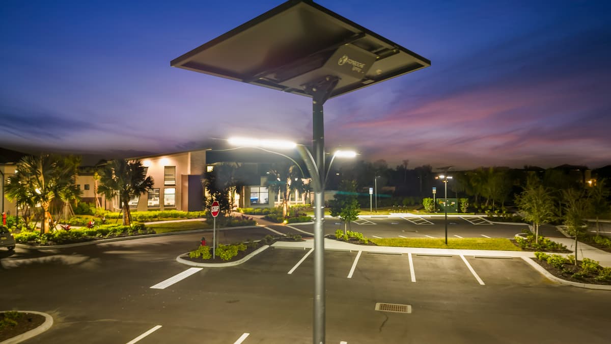 High-performance solar lights for commercial parking lots, providing sustainable lighting solutions.