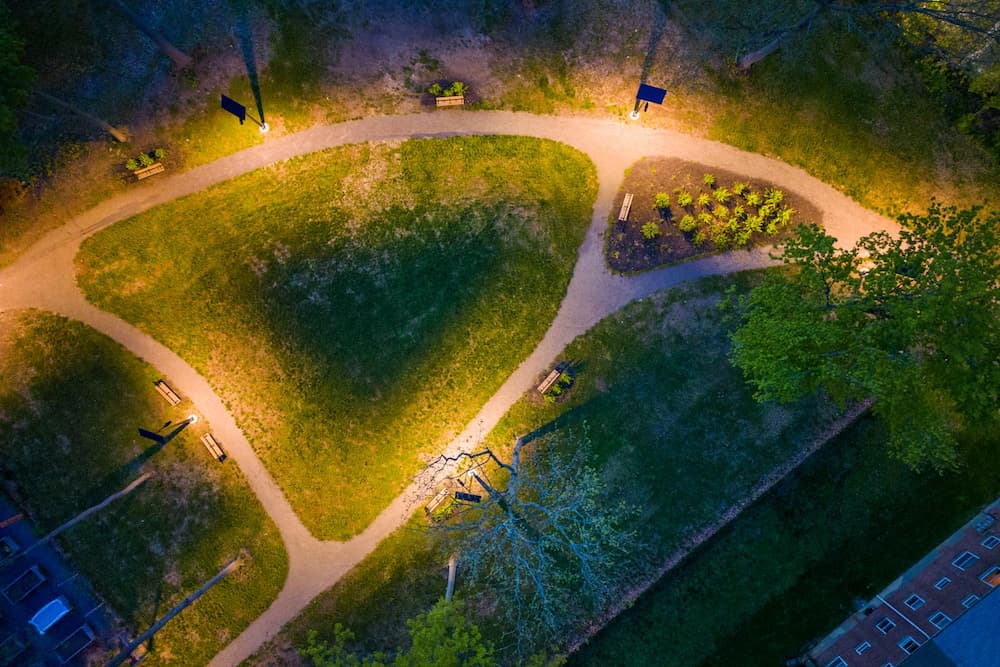 Vandal-proof solar streetlights designed for commercial spaces