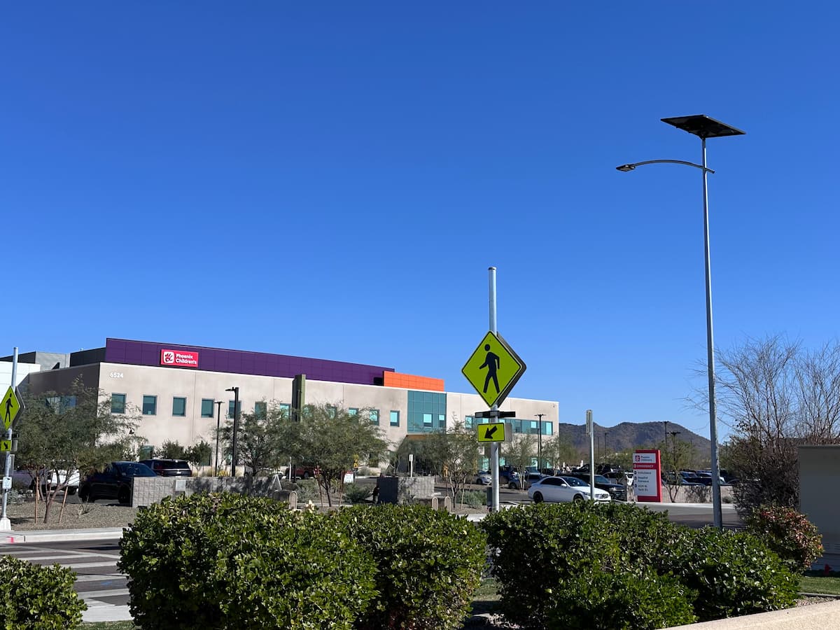 solar powered commercial lighting