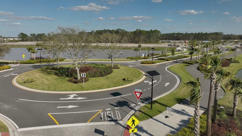 solar-powered-public-space-lighting-roundabout