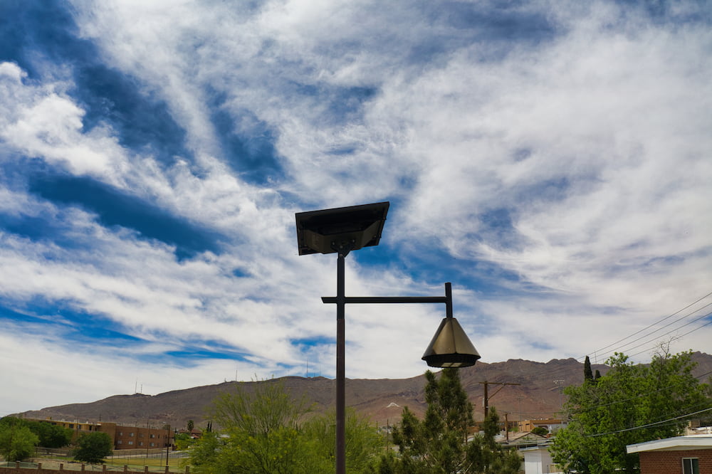 LED solar-powered parking lot lighting providing bright, energy-efficient illumination for large areas.