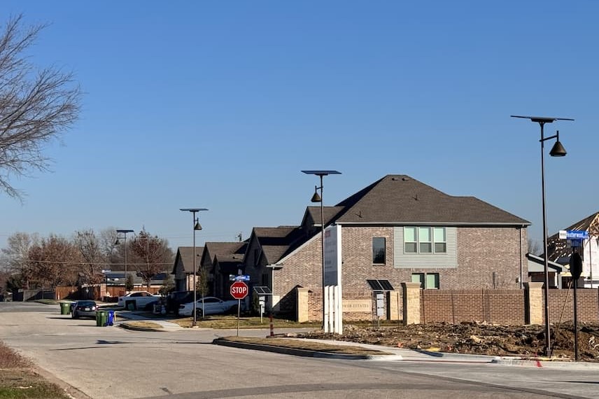Solar streetlights illuminating a newly developed residential community, offering energy-efficient outdoor lighting.